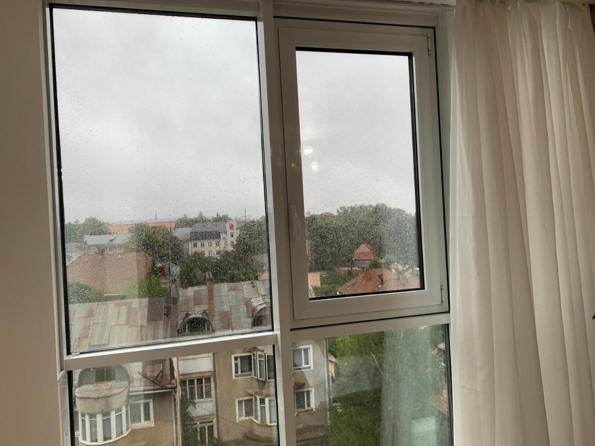Апартаменти-Студія На Герцена Tjernivtsi Exteriör bild