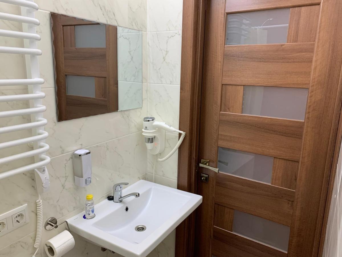 Апартаменти-Студія На Герцена Tjernivtsi Exteriör bild